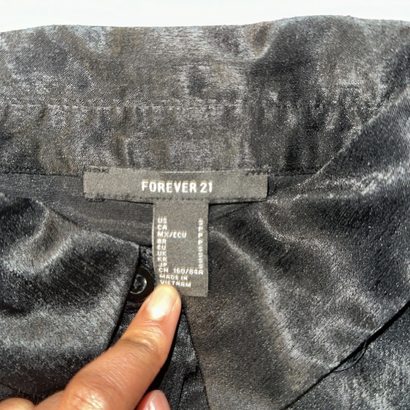 Black cropped button up - Picture 4 of 4